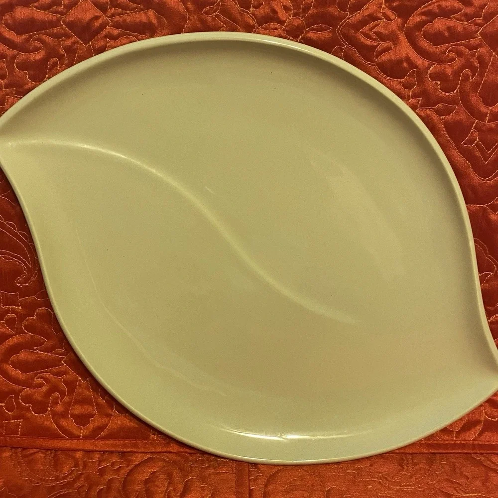Set Of‎ 2 Royal Doulton Bay Leaves Green Serving Platter Plate Leaf Shape 14.25